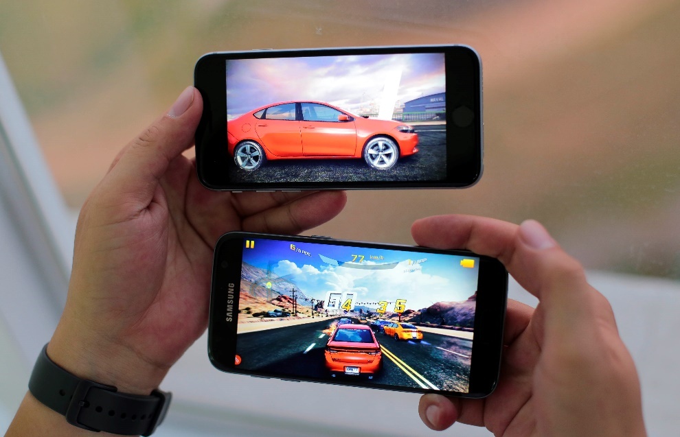 Samsung Galaxy S7 so kha nang choi game voi iPhone 6S hinh anh