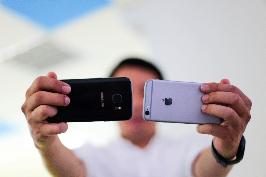 galaxy s7 so kha nang choi game voi iphone 6s anh 4