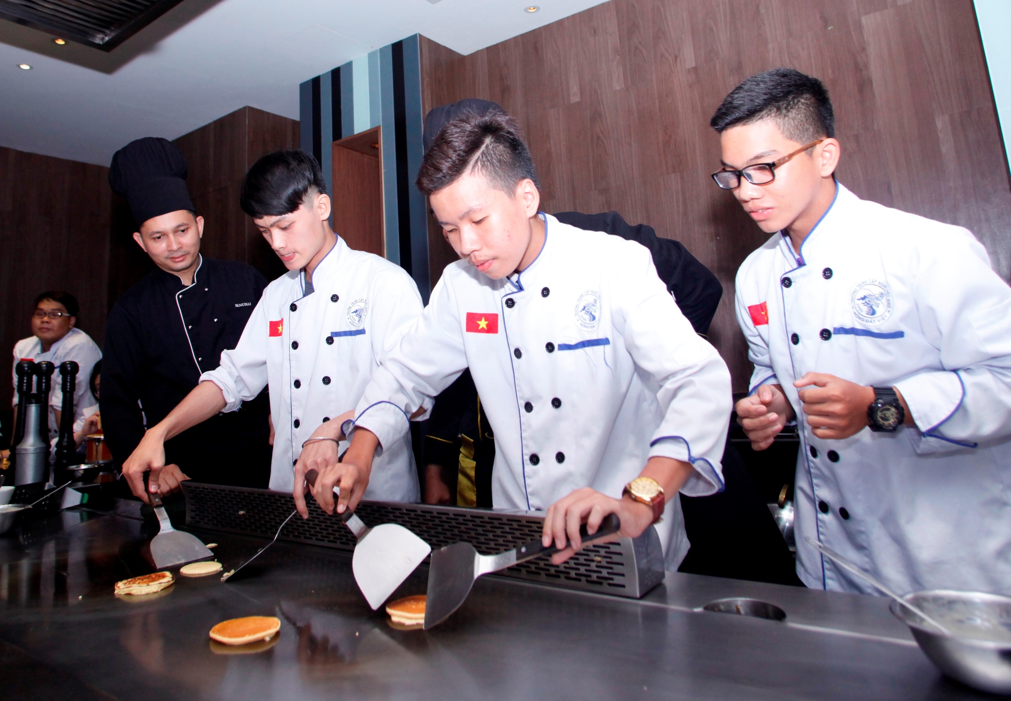 hoc nghe du lich khach san anh 3