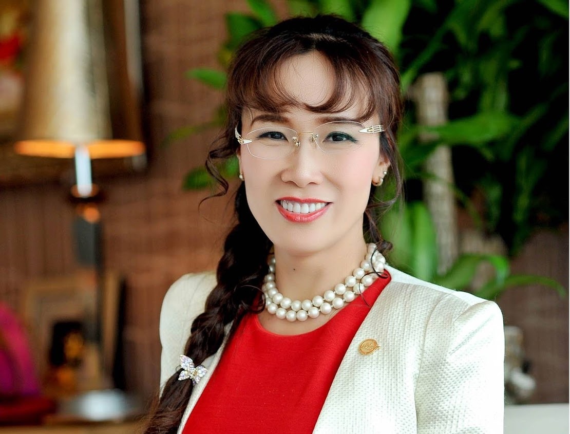 Nu ty phu 'hang khong bikini' dau tien o Viet Nam hinh anh