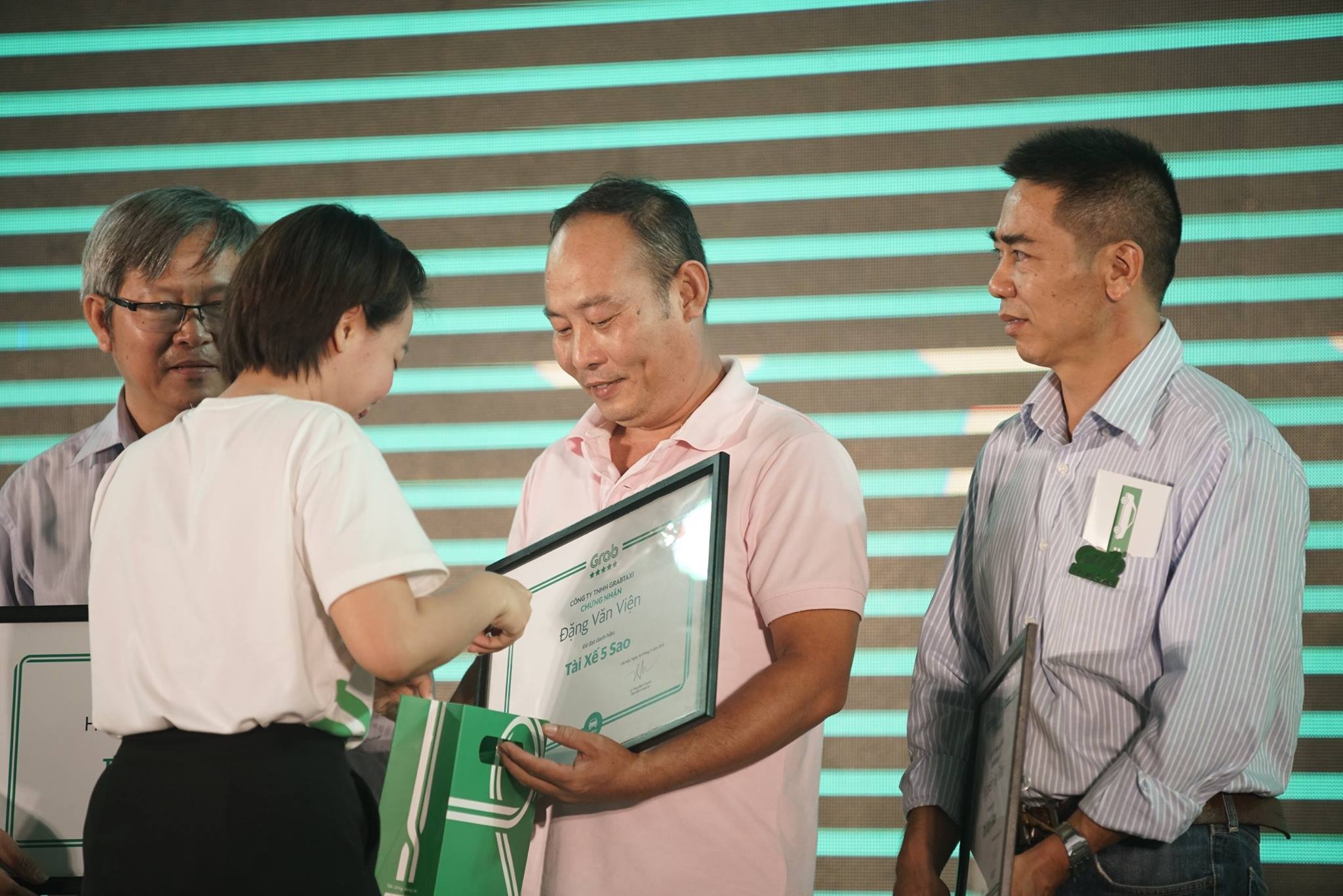 'Ngay hoi tai xe GrabCar' dien ra soi noi tai Sai Gon hinh anh