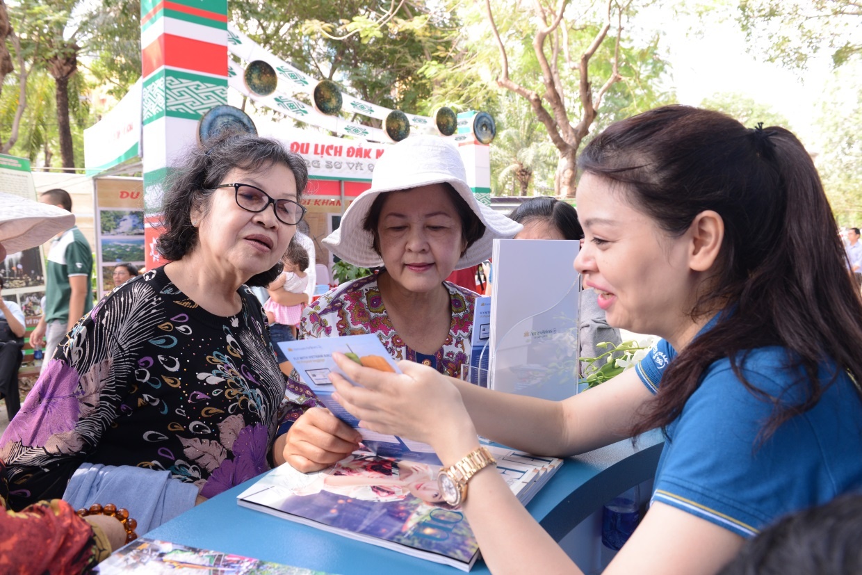 Vietnam Airlines tung uu dai kich thich du lich noi dia hinh anh