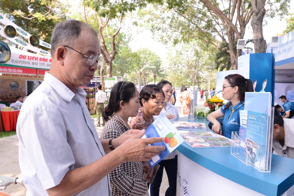 Ve Vietnam Airlines gia re anh 4