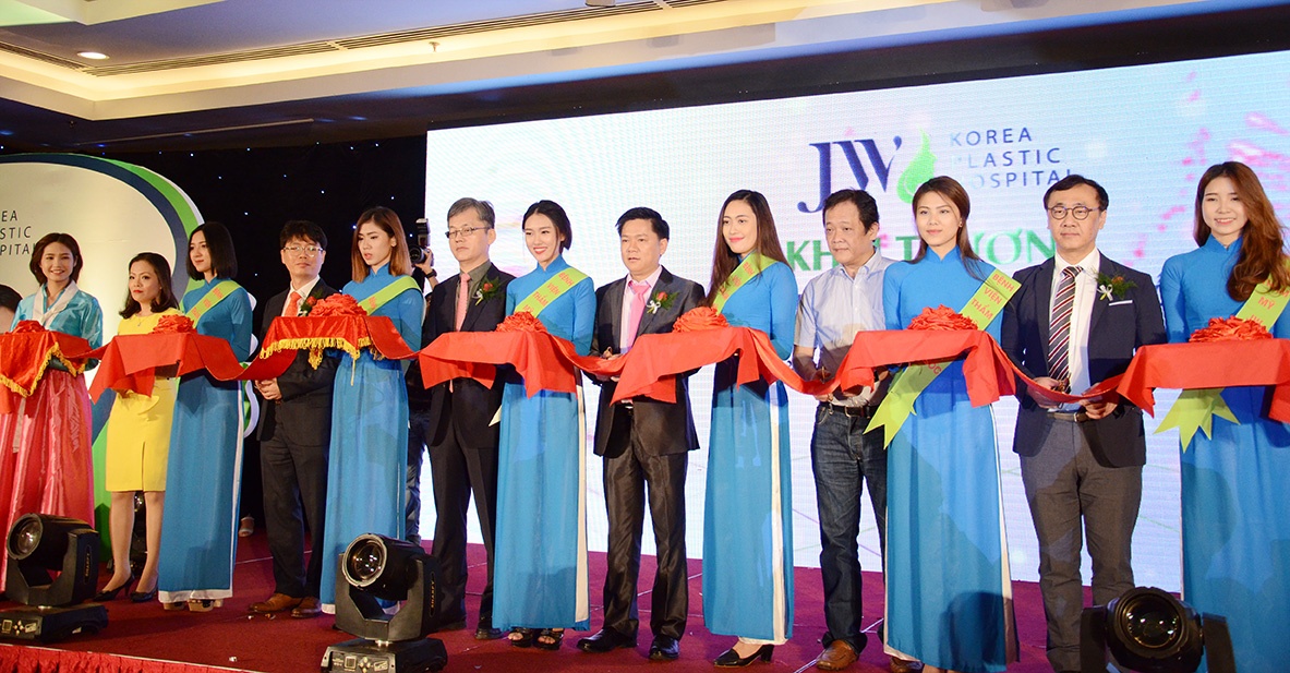 Khai truong benh vien tham my 5 sao chuan Han hinh anh