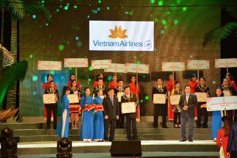 giải thưởng của Vietnam Airlines trong năm 2016 ảnh 1 giai thuong cua Vietnam Airlines trong nam 2016 anh 1