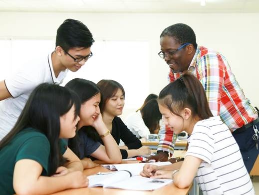 UEF tang co hoi hoc bong 100% khi xet tuyen dai hoc hinh anh