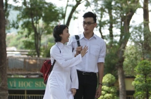 Dieu Nhi hoa nu sinh cap 3 trong phim moi hinh anh