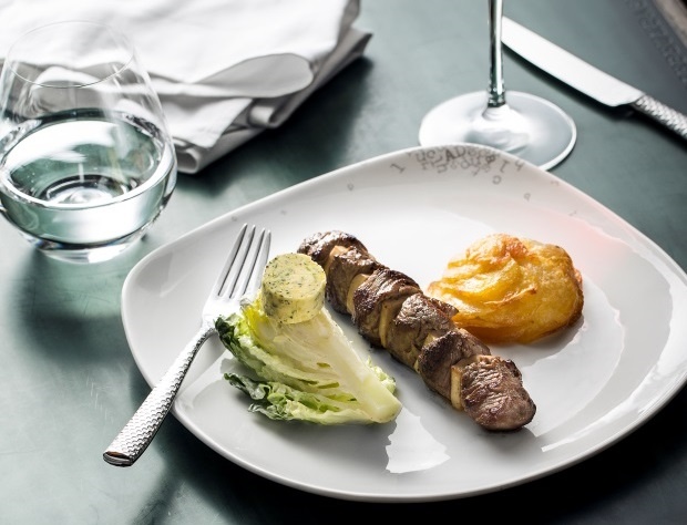 Thuong thuc am thuc Phap gia Viet tai Ha Noi hinh anh