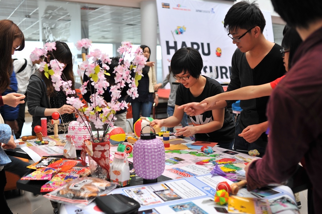 Chon truong theo hoc nganh ngon ngu Nhat hinh anh