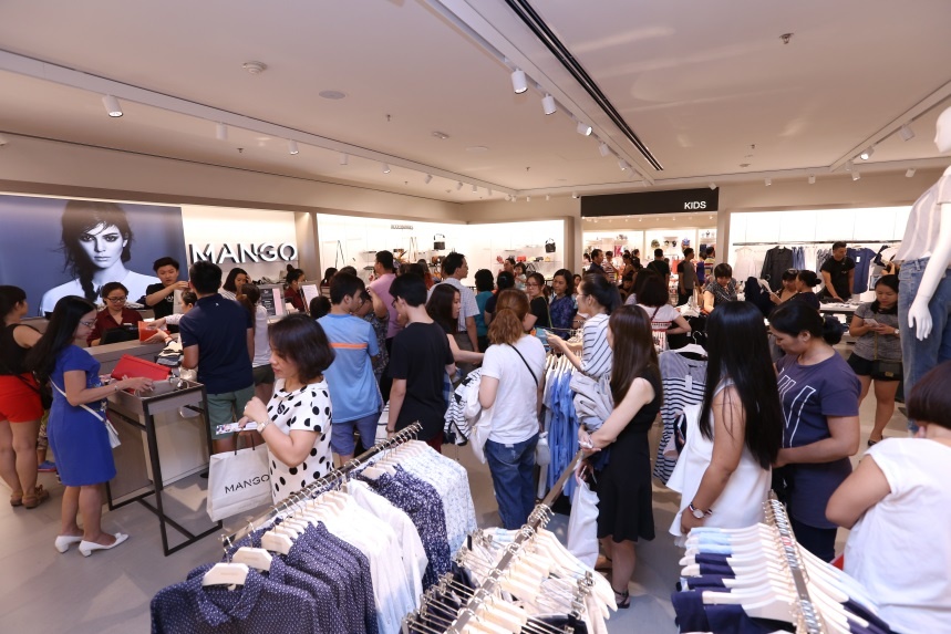 Mango Mega Store - cua hang chuan quoc te tai Sai Gon hinh anh
