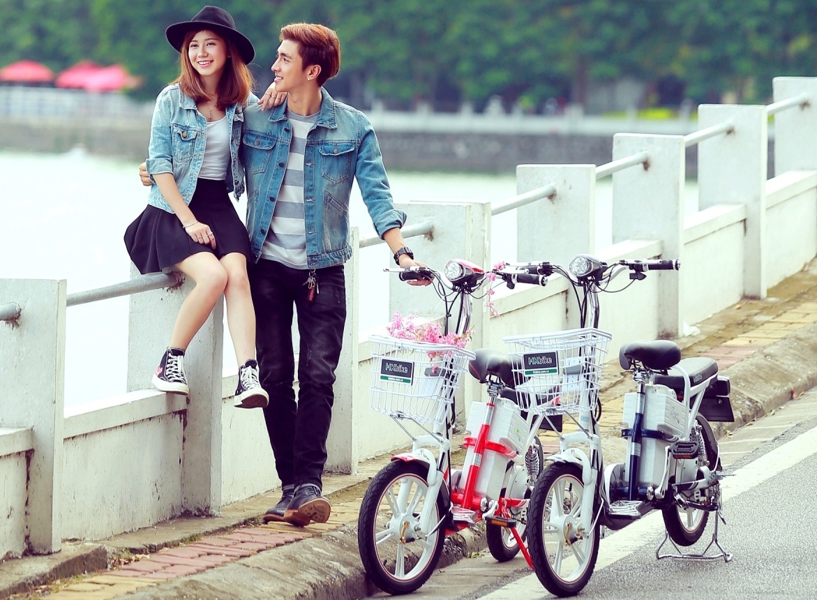 Thi truong xe dien soi dong trong thang 4 hinh anh