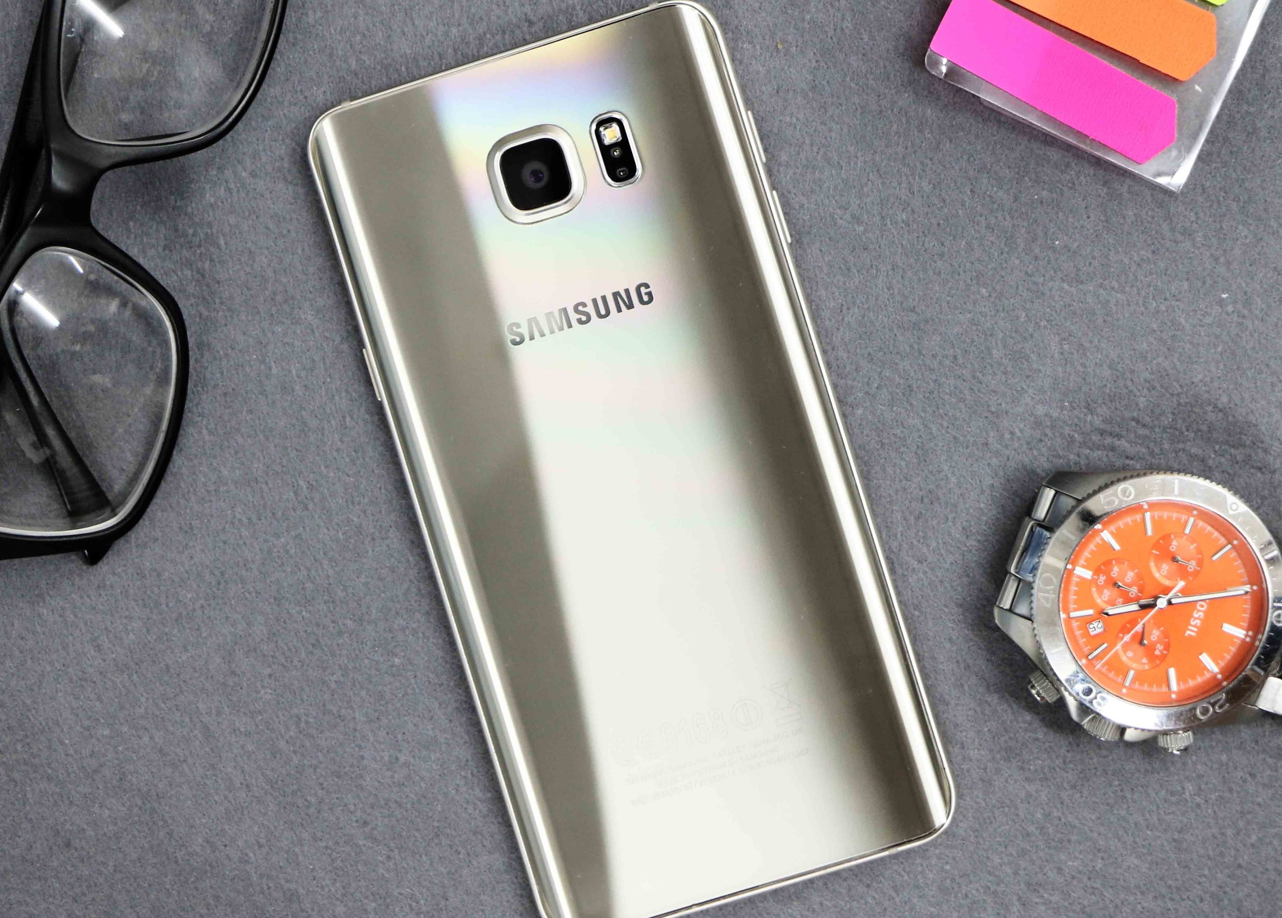 Smartphone re dang mua anh 2