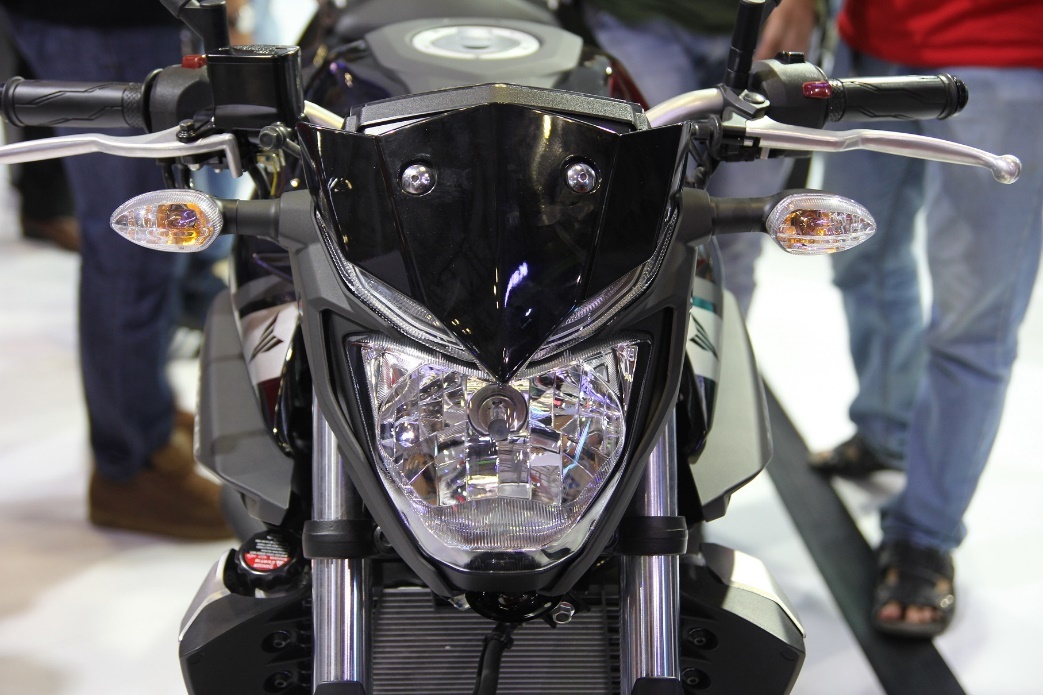 Can canh naked-bike Yamaha MT-03 hinh anh