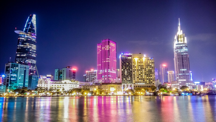 Prime X Grand: Kha nang chup anh trong dieu kien thieu sang hinh anh