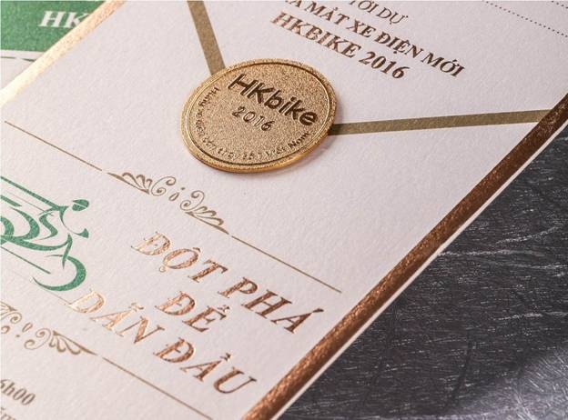 Doanh nghiep in thiep moi ma vang cho le ra mat san pham moi hinh anh