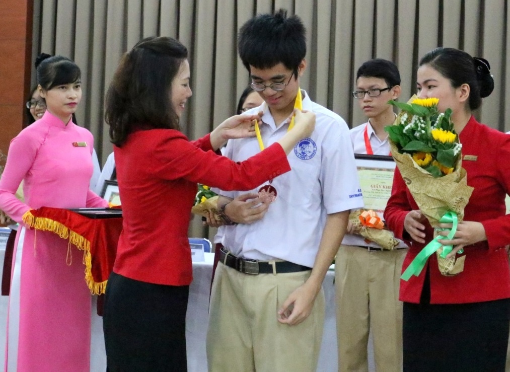 Hoc sinh quoc te A Chau dat diem cao trong ky thi Olympic hinh anh