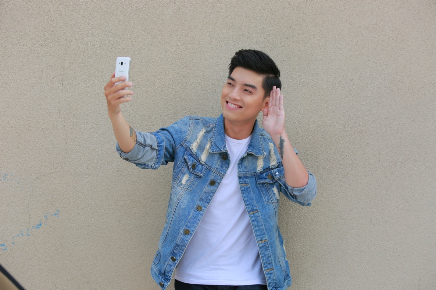 Ba vat bat ly than cua VJ Ngoc Trai hinh anh