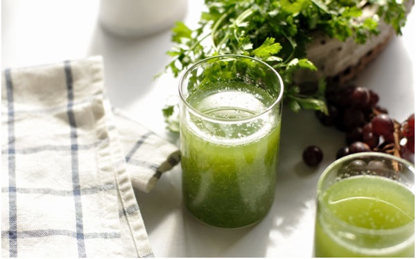 10 loai nuoc ep giup toc moc nhanh day va khoe hinh anh