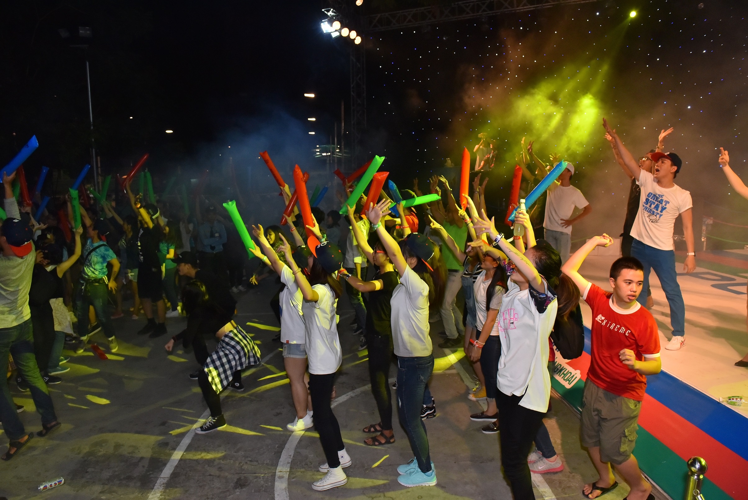 Khat khao toa sang cung 100 Plus anh 9