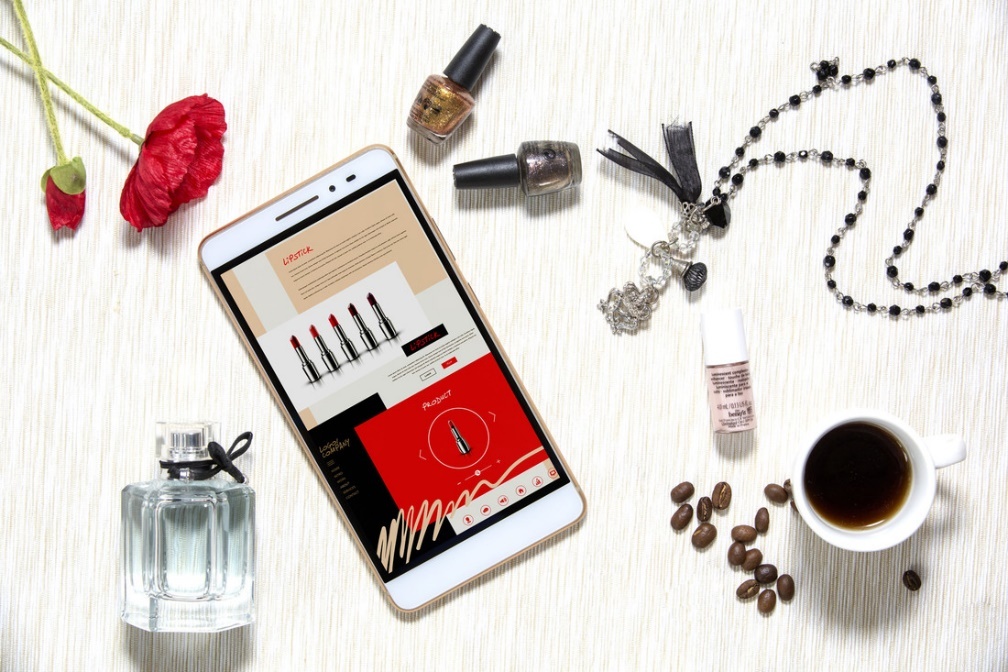 Mua phablet Lenovo trung chuyen du lich chau Au hinh anh