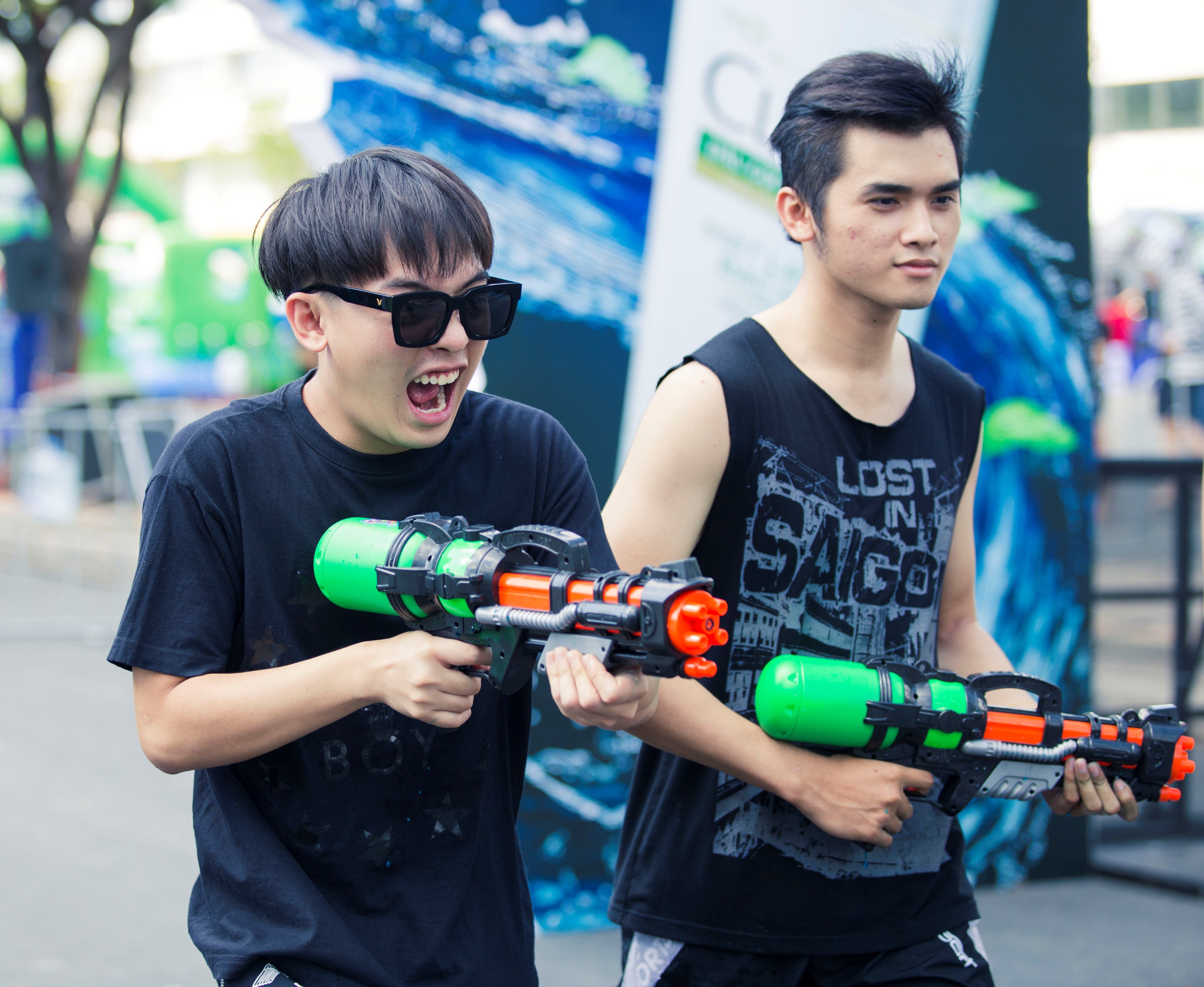 Thanh Hằng, Trọng Hiếu đấu súng nước giữa ảnh 4 Thanh Hang, Trong Hieu dau sung nuoc giua anh 4