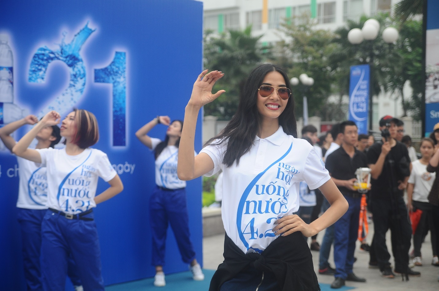 Thanh Hằng nhảy cùng fan tại Hà Nội ảnh 10 Thanh Hang nhay cung fan tai Ha Noi anh 10