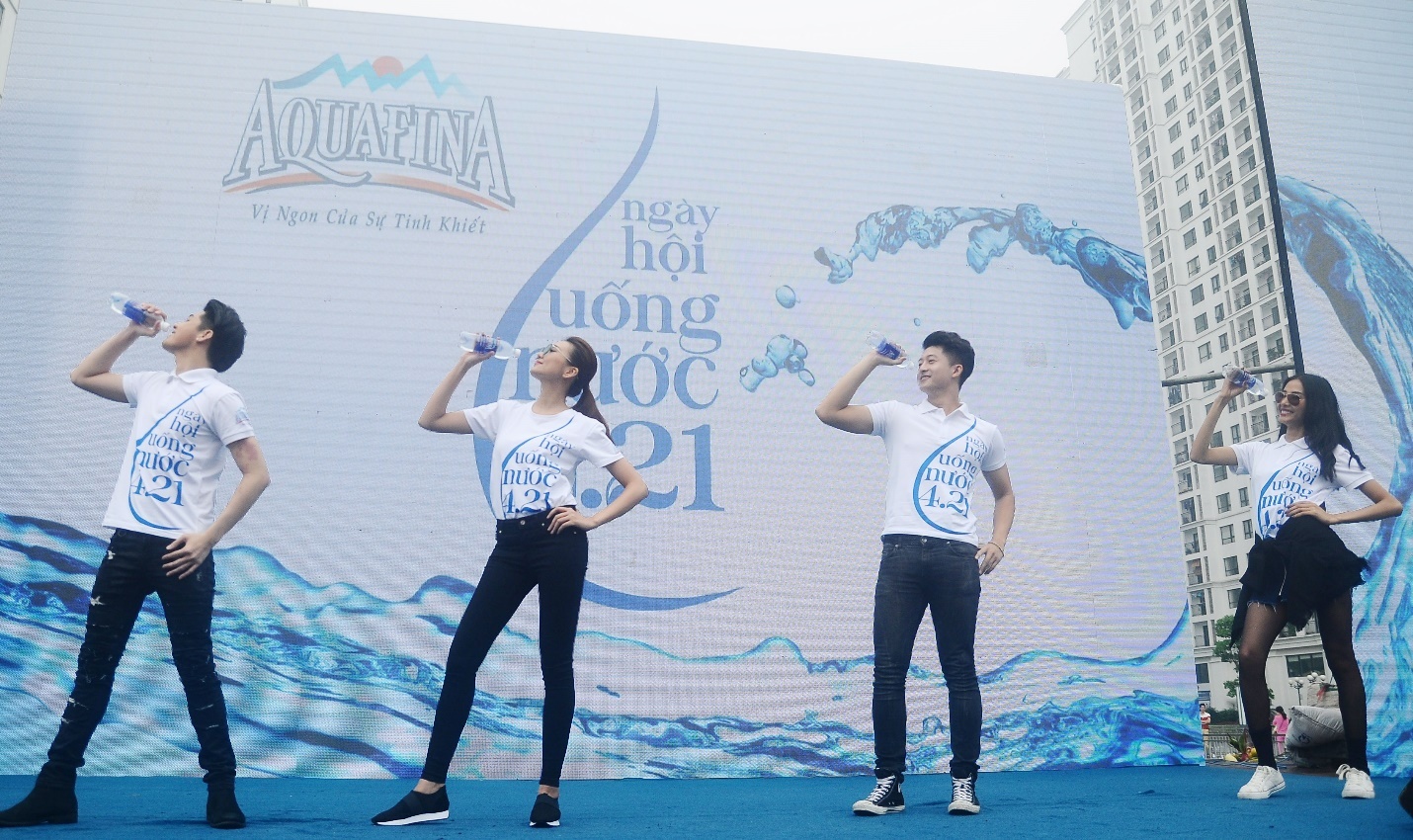 Thanh Hằng nhảy cùng fan tại Hà Nội ảnh 11 Thanh Hang nhay cung fan tai Ha Noi anh 11