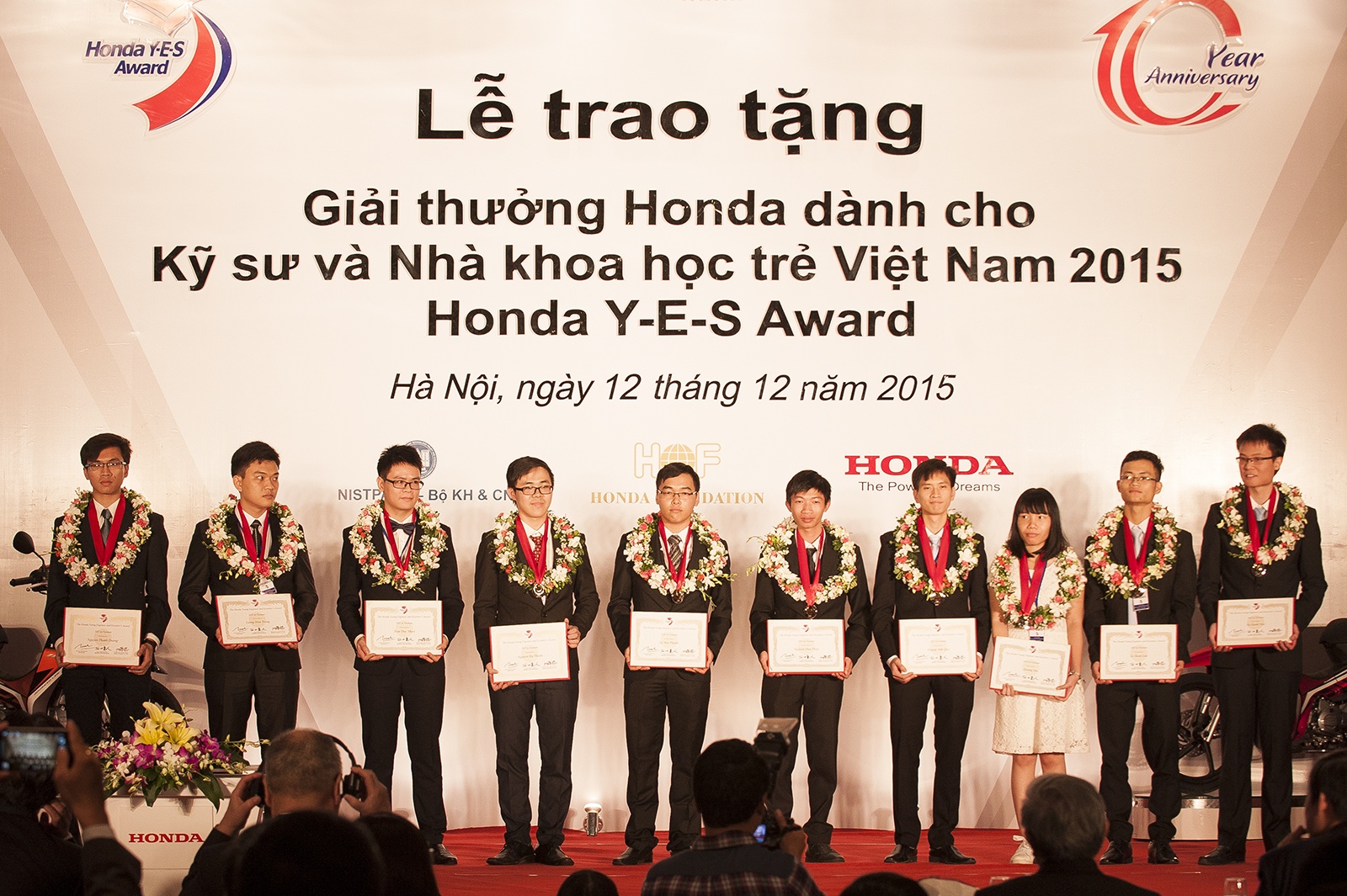 chang duong 10 nam giai thuong honda y-e-s anh 1