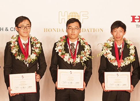 10 nam giai thuong khoa hoc cong nghe Honda Y-E-S hinh anh
