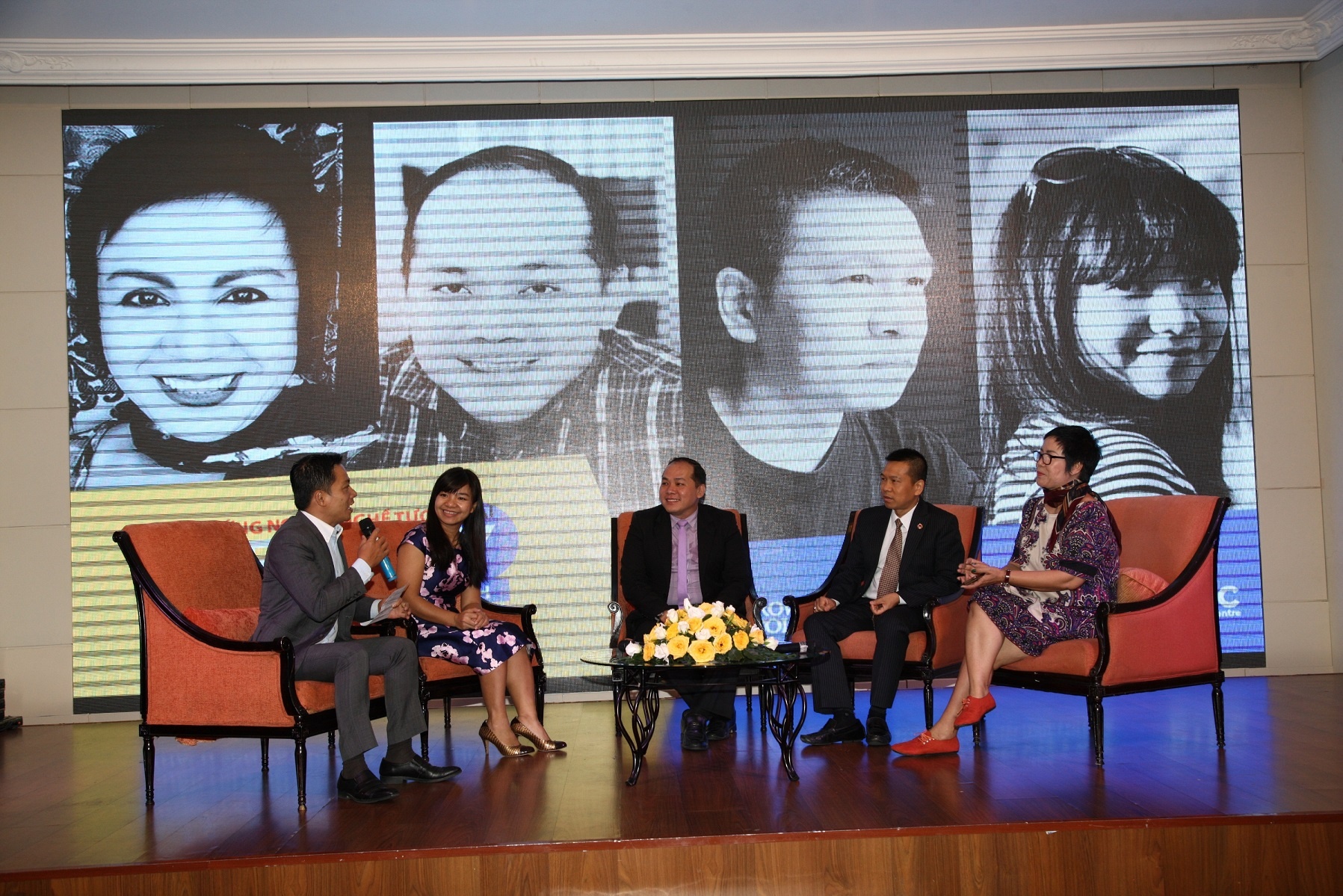 hoi thao huong nghiep cua CD viet my anh 1