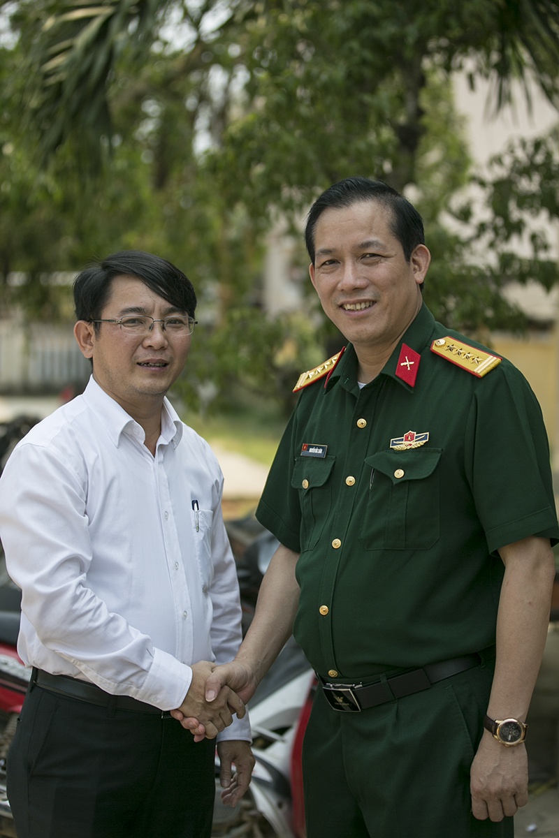 người dân lý sơn đổi giấy phép lái xe giữa biển ảnh 10 nguoi dan ly son doi giay phep lai xe giua bien anh 10