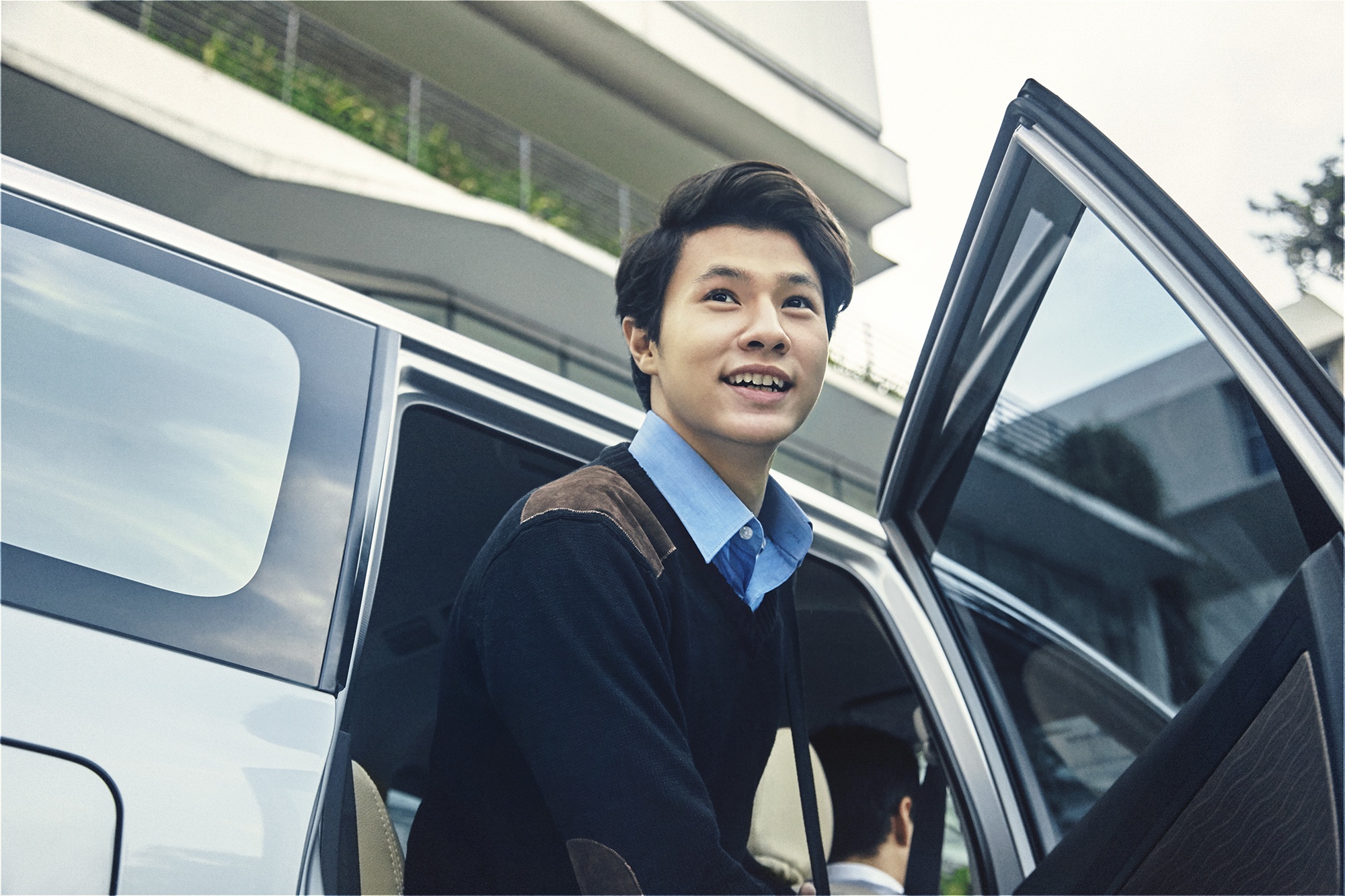 GrabCar chinh thuc co mat tai san bay Tan Son Nhat hinh anh