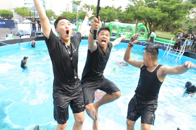 Trong Hieu Idol khuay dong san khau nhac nuoc cung fan hinh anh