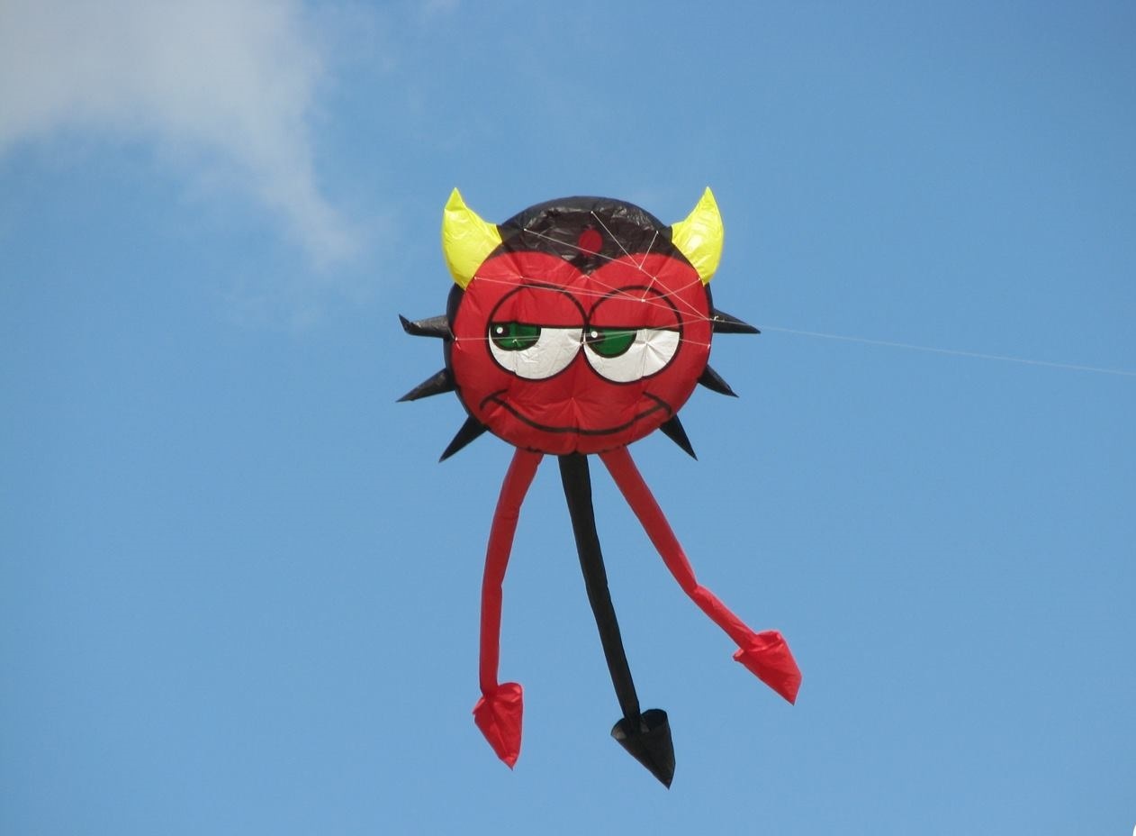 Le hoi dieu quoc te dip 30/4 o Ecopark hinh anh