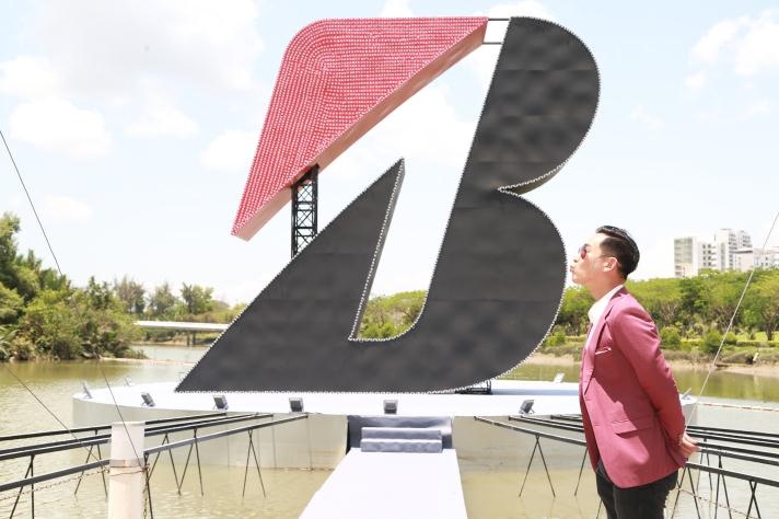 Minh Hang dap xe anh 4