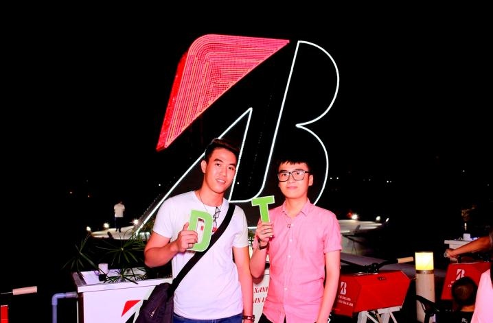 Minh Hang dap xe anh 6