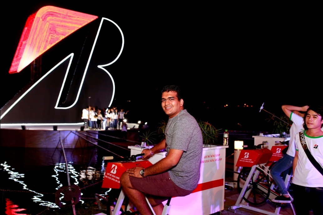 Minh Hang dap xe anh 7