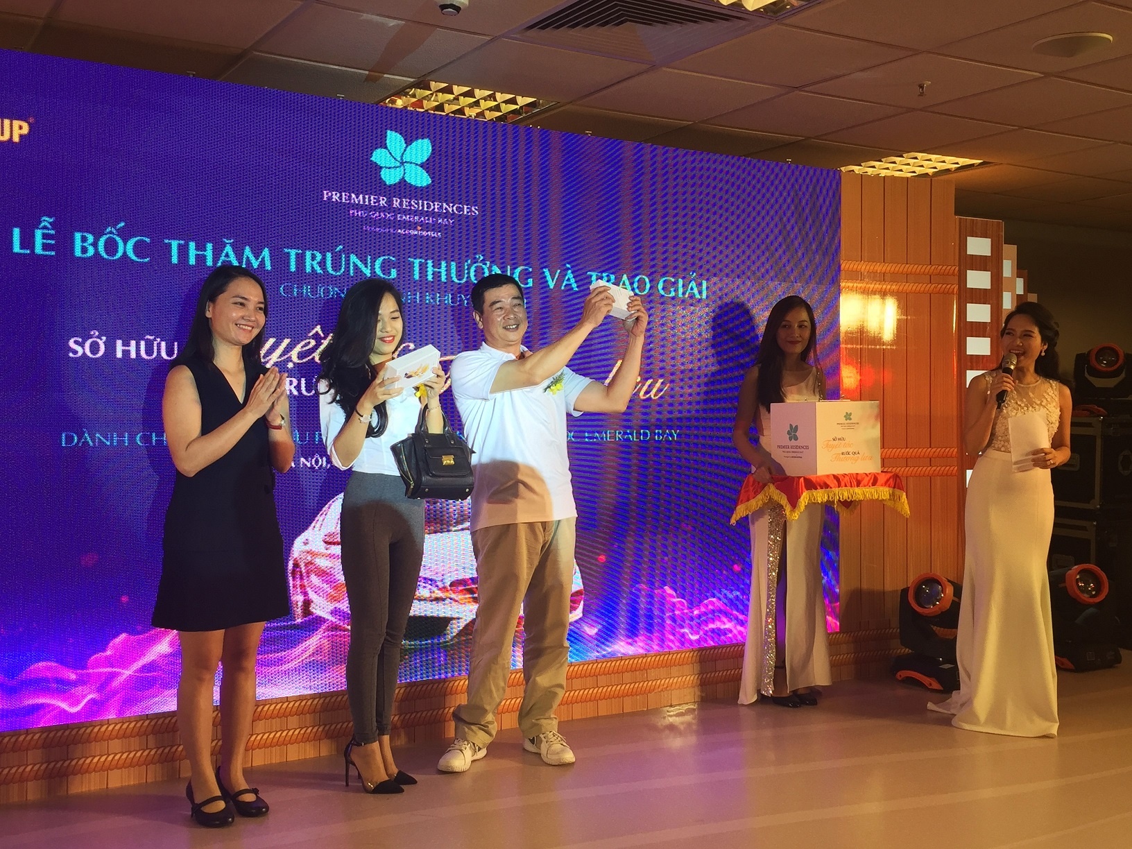 boc tham trung giai Mercedes C300 cua Sun Group anh 2