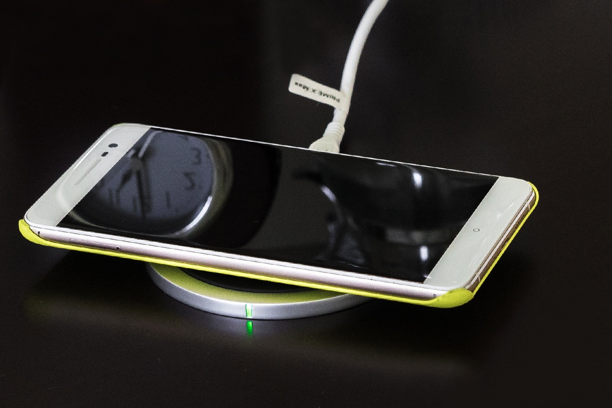 Prime X Max trang bi cam bien van tay, ho tro sac nhanh hinh anh