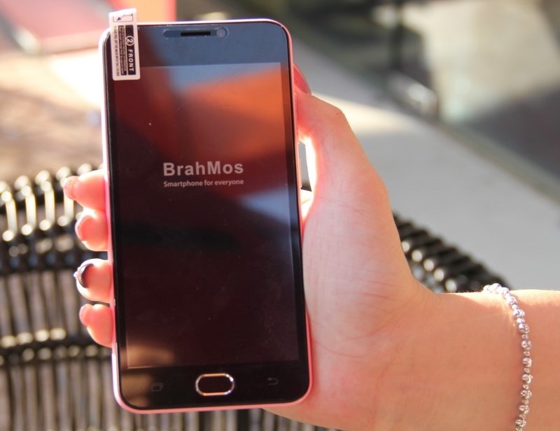 Smartphone 4G An Do pin 3.000 mAh co mat tai Viet Nam hinh anh