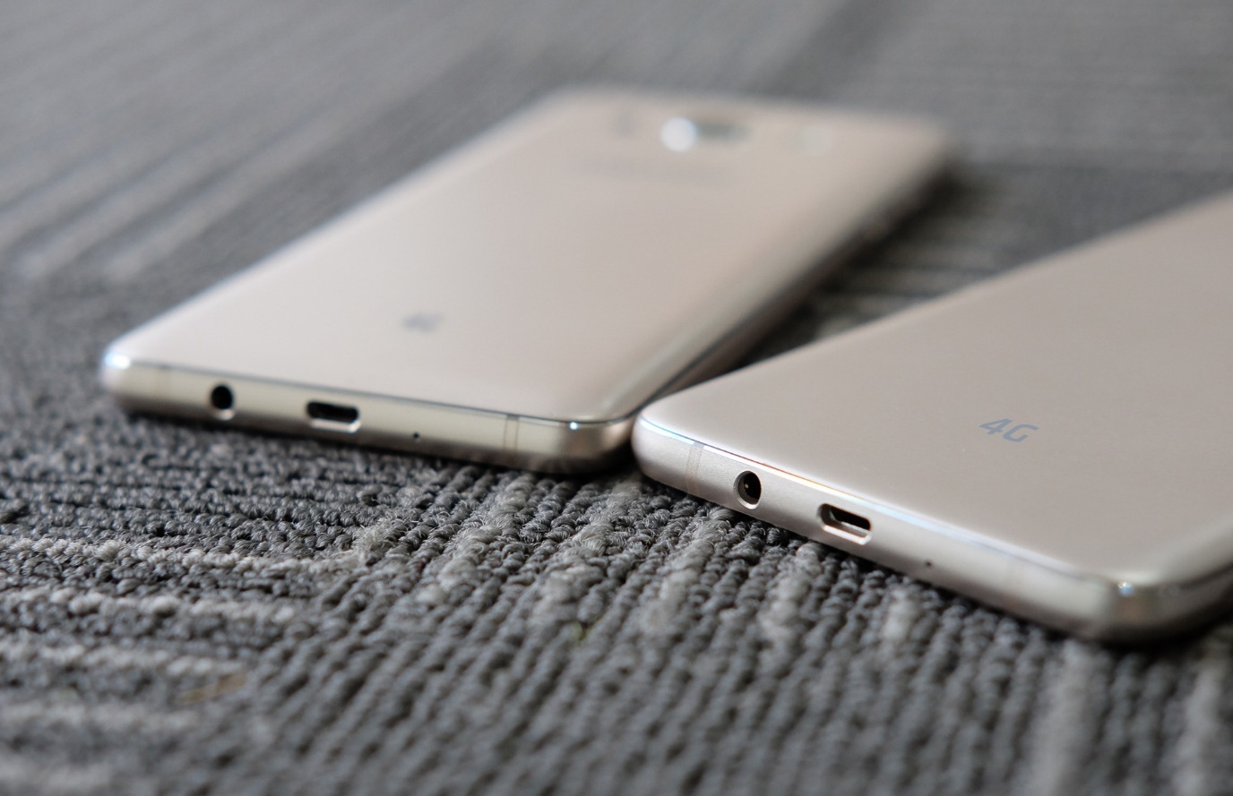 mở hộp điện thoại Samsung J5 và J6 phiên bản 2016 ảnh 6 mo hop dien thoai Samsung J5 va J6 phien ban 2016 anh 6