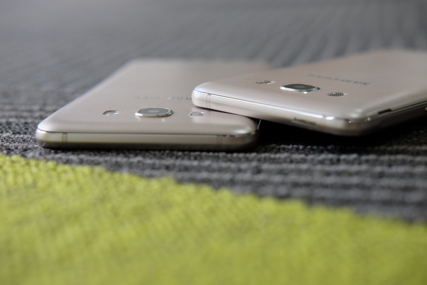 mở hộp điện thoại Samsung J5 và J6 phiên bản 2016 ảnh 8 mo hop dien thoai Samsung J5 va J6 phien ban 2016 anh 8