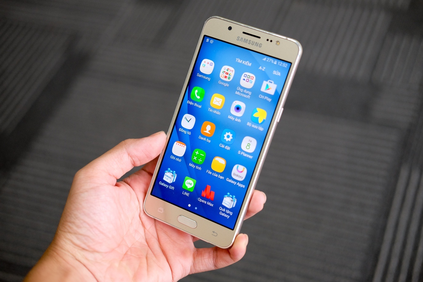 mở hộp điện thoại Samsung J5 và J6 phiên bản 2016 ảnh 10 mo hop dien thoai Samsung J5 va J6 phien ban 2016 anh 10