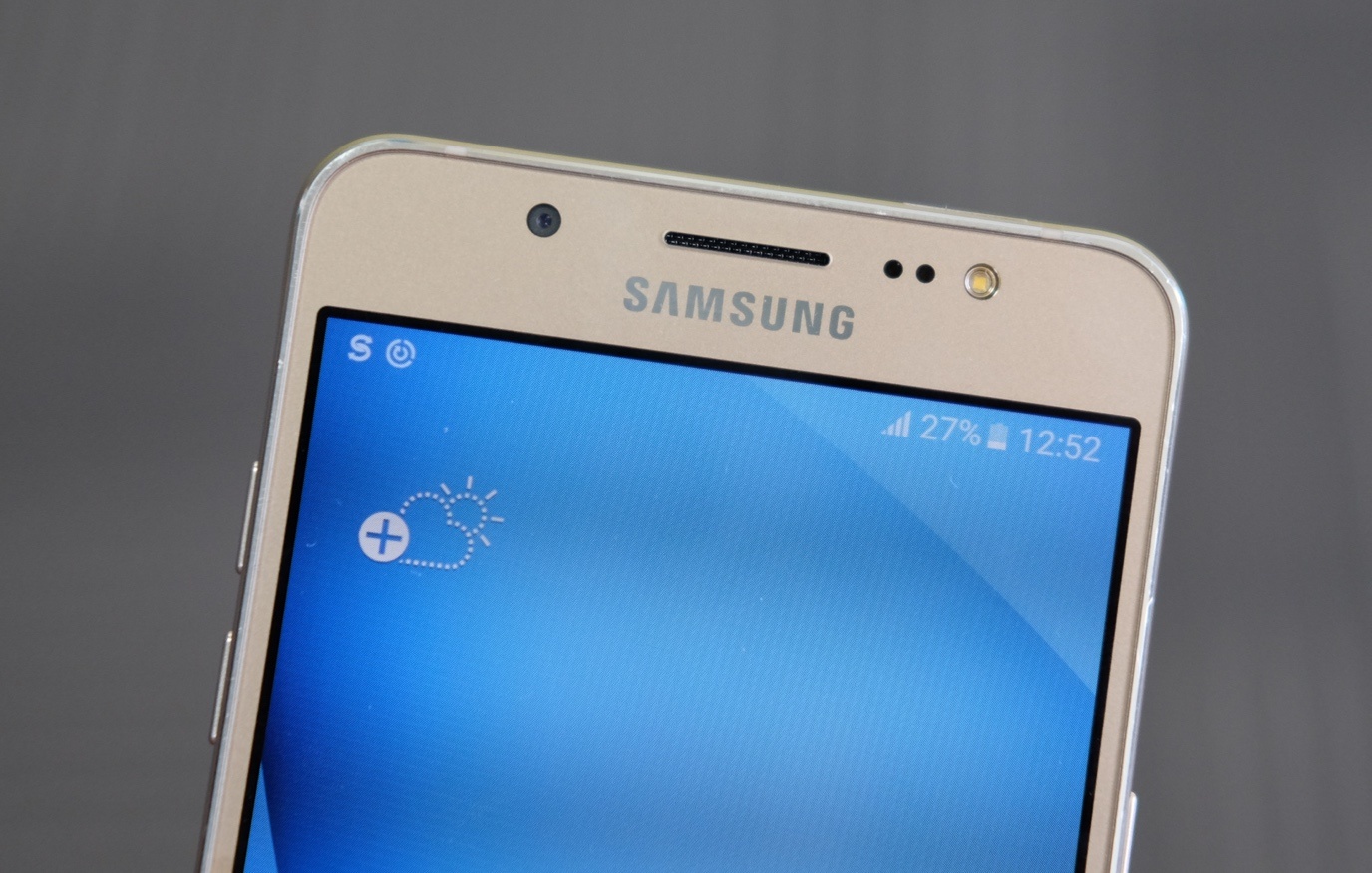 mở hộp điện thoại Samsung J5 và J6 phiên bản 2016 ảnh 11 mo hop dien thoai Samsung J5 va J6 phien ban 2016 anh 11