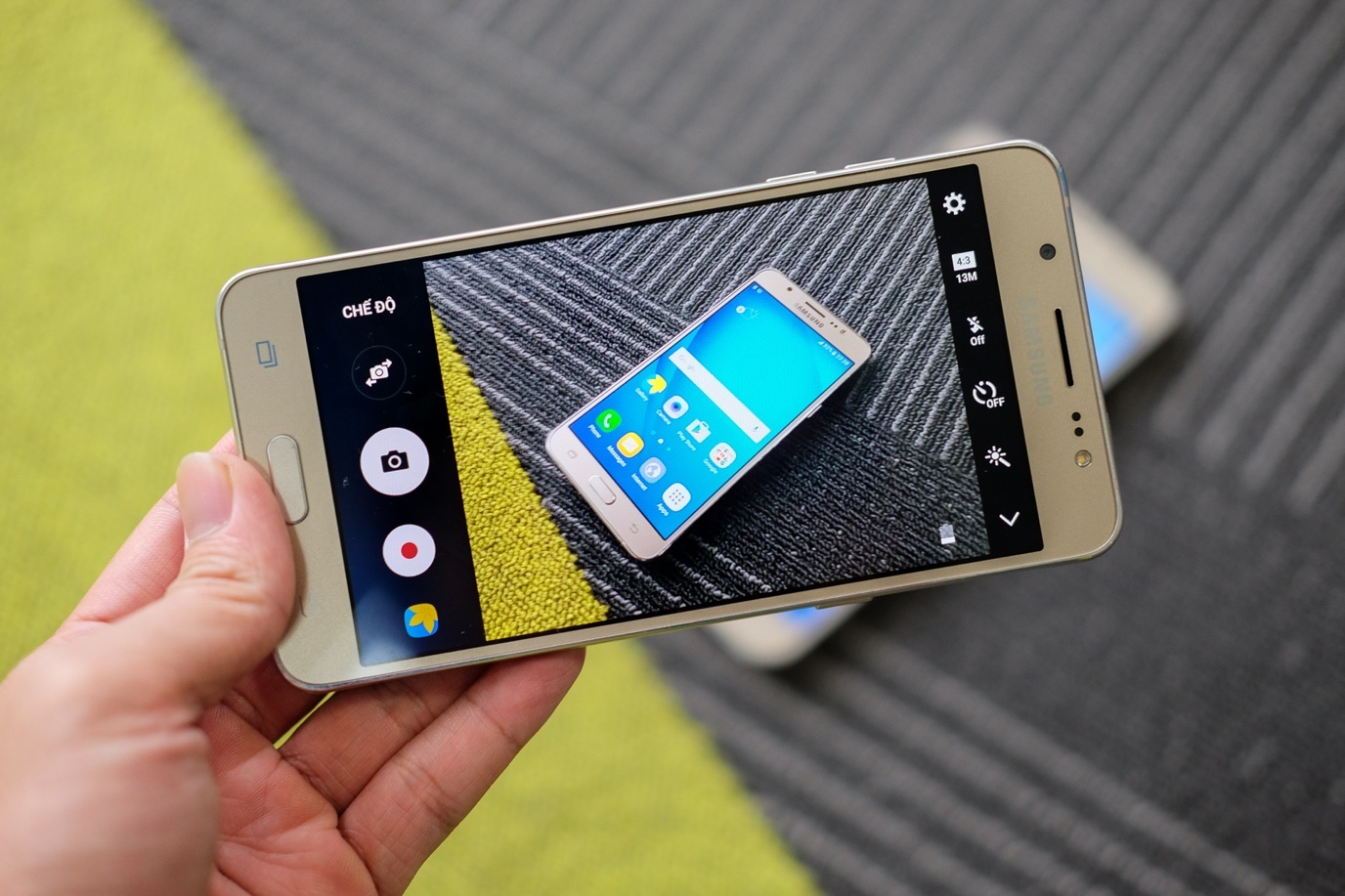 Mo hop Galaxy J5 va J7 phien ban 2016 hinh anh