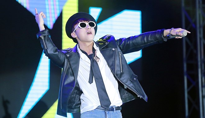 Son Tung M-TP mang 'Giai nhiet mua he' den Nha Trang hinh anh