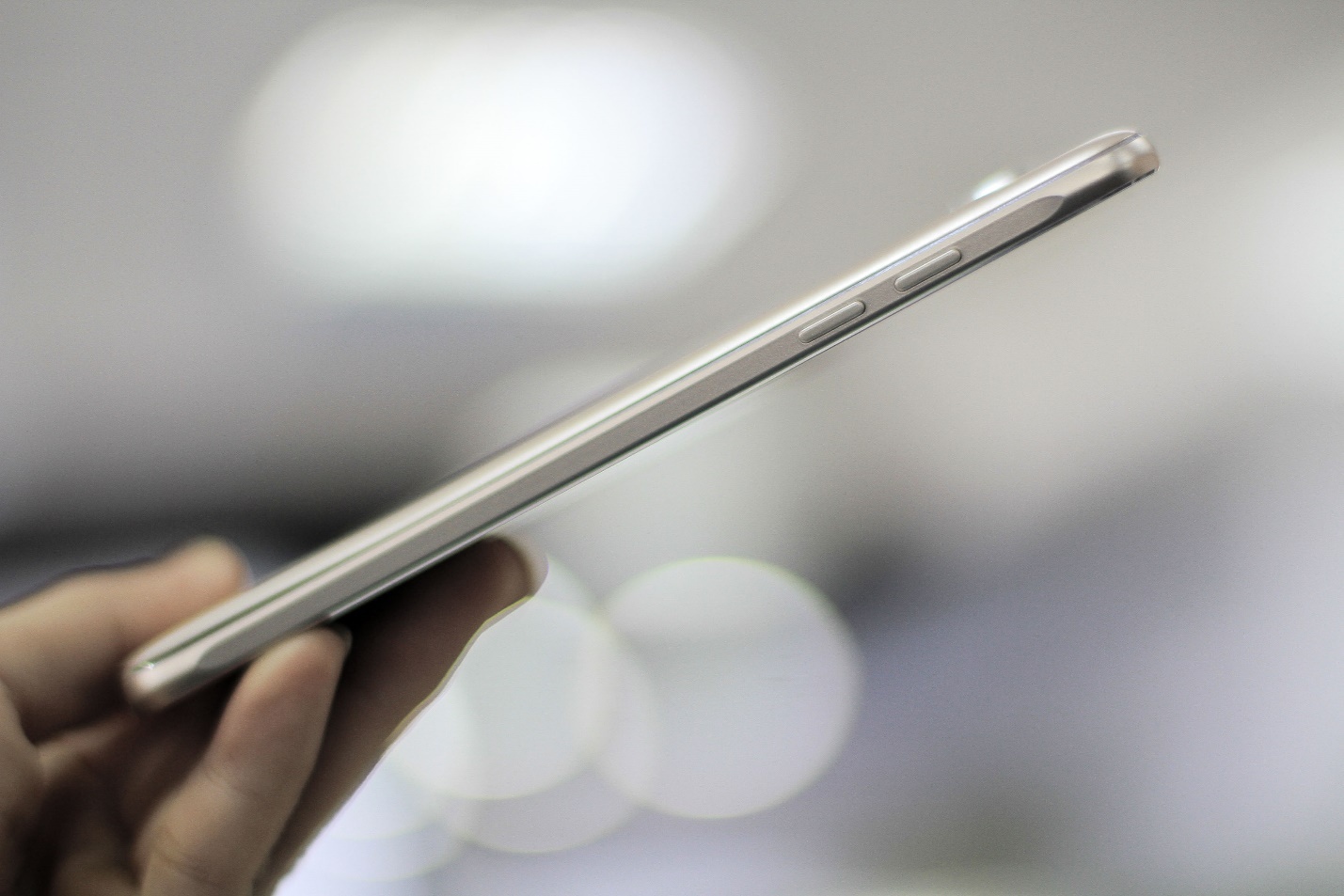 Samsung Galaxy J7 2016 ảnh 1 Samsung Galaxy J7 2016 anh 1