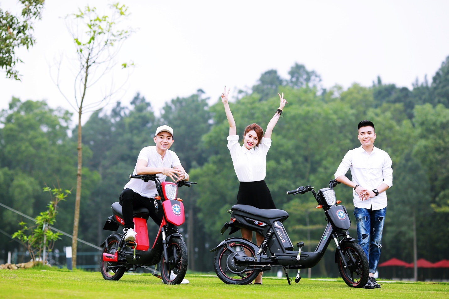 mua xe dien HKbike lam qua tang con cuoi nam hoc anh 4