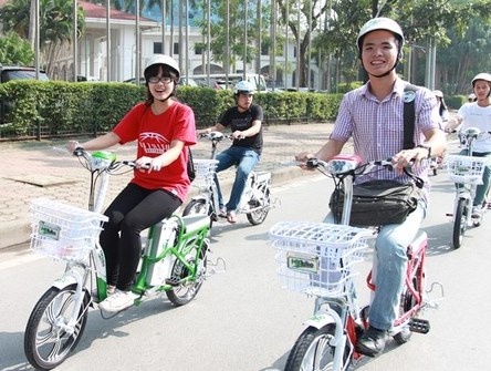 Phu huynh chon xe dien lam qua khich le con hoc tap hinh anh