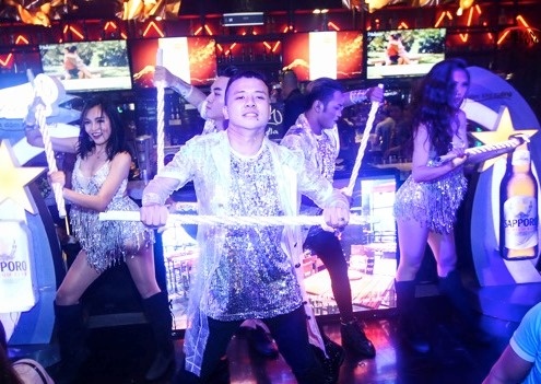 Chuoi tiec Endless Silver Waves thoa man cac tin do bia hinh anh